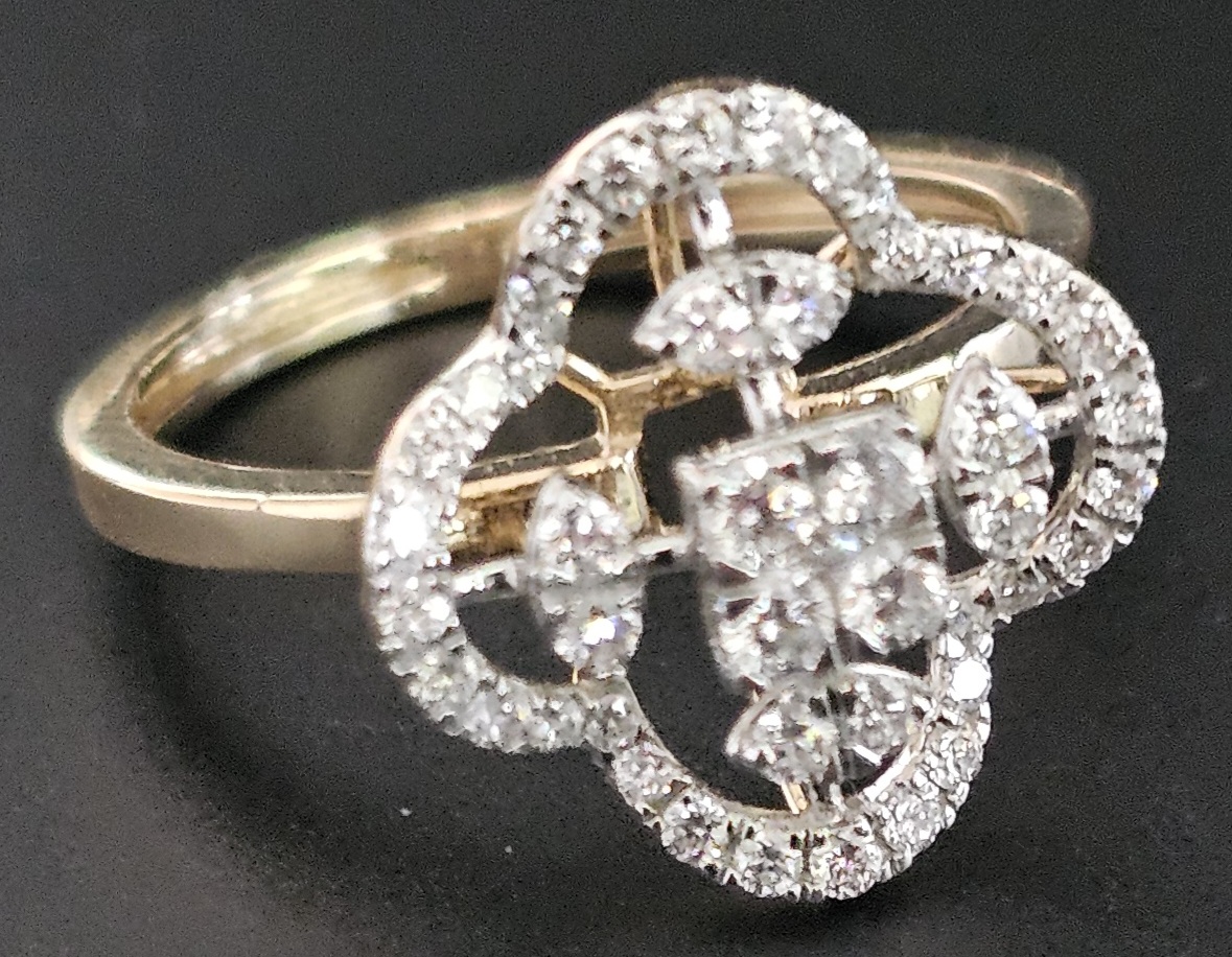 Clover LV Ring